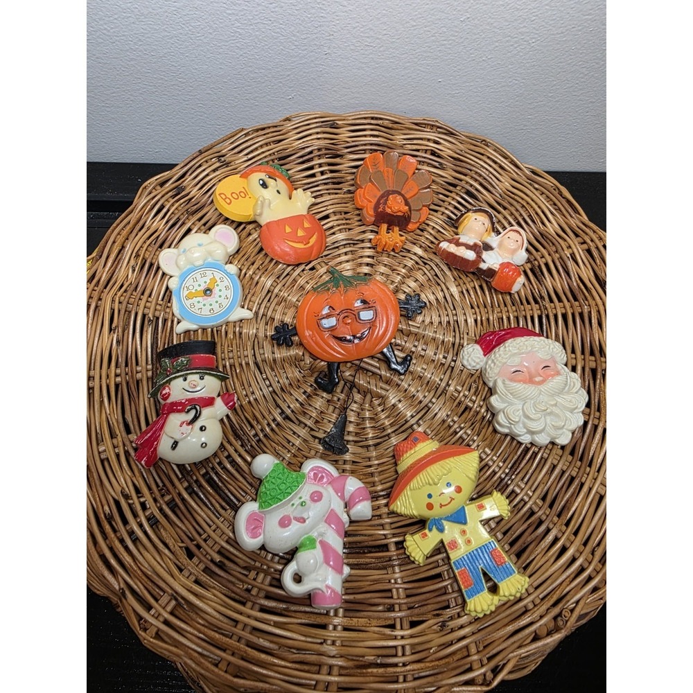 Lot Vintage Hallmark American Greetings Avon Holiday Pins  Halloween Easter